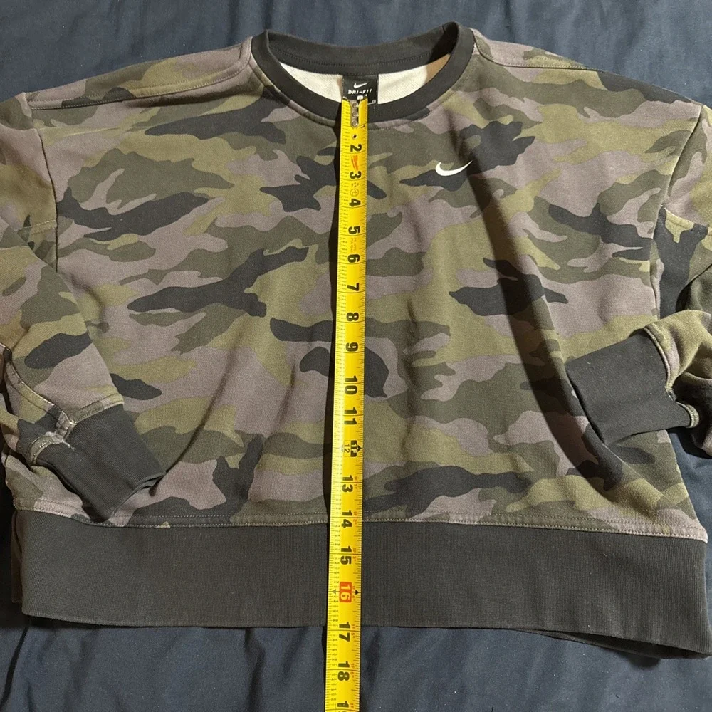 Nike Sportswear Long Sleeve Cropped Sweatshirt Oversized Women S Camo DJ0761-082